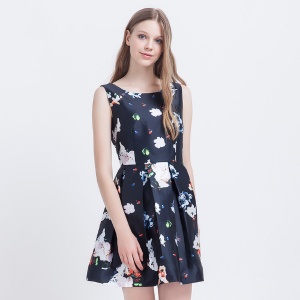 拉谷谷(Lagogo) 秋装a字印花连衣裙